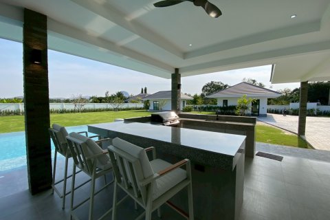 Villa in Hua Hin, Thailand 5 bedrooms № 168277 - photo 8