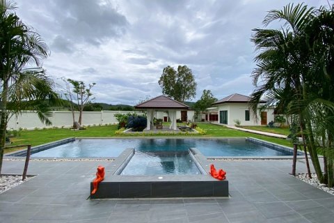 Villa in Hua Hin, Thailand 4 bedrooms № 168308 - photo 5