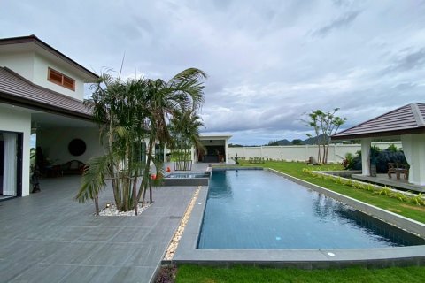 Villa in Hua Hin, Thailand 4 bedrooms № 168308 - photo 4