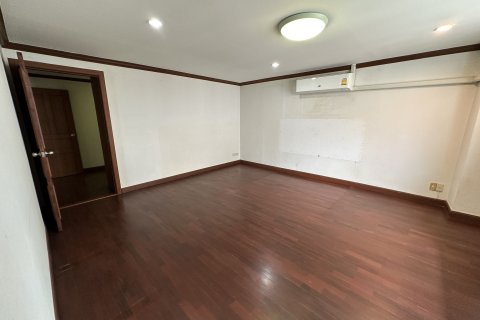 Studio in the Condo in Watthana, Bangkok, Thailand  № 159294 - photo 14