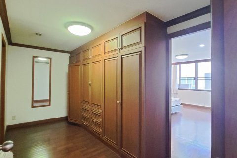 Studio in the Condo in Watthana, Bangkok, Thailand  № 159294 - photo 8