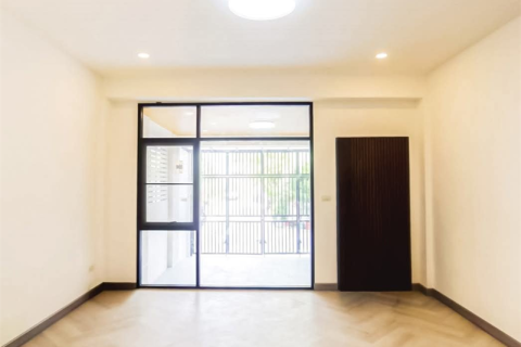 Townhouse in Bangkok, Thailand 4 bedrooms № 191030