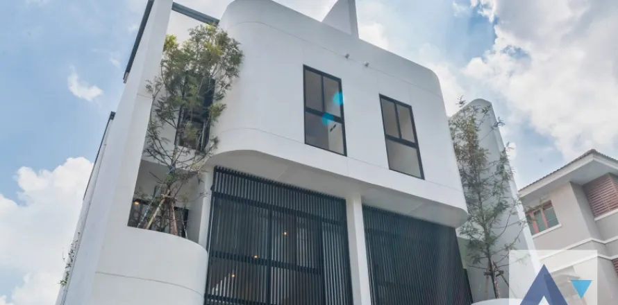 Haus in Phra Khanong, Bangkok, Thailand 3 Schlafzimmer № 215433