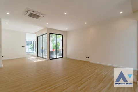 Haus in Phra Khanong, Bangkok, Thailand 3 Schlafzimmer № 215433 - Foto 8