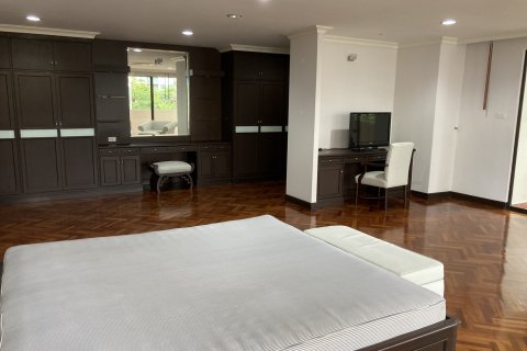 Condo in Bangkok, Thailand, 2 bedrooms  № 143267 - photo 6