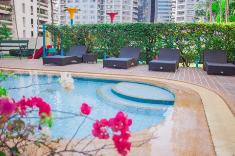 Condo in Bangkok, Thailand, 2 bedrooms  № 143267 - photo 3