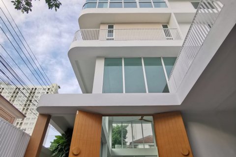 Дом в Бангкоке, Таиланд с 5 спальнями  № 143332 - фото 2