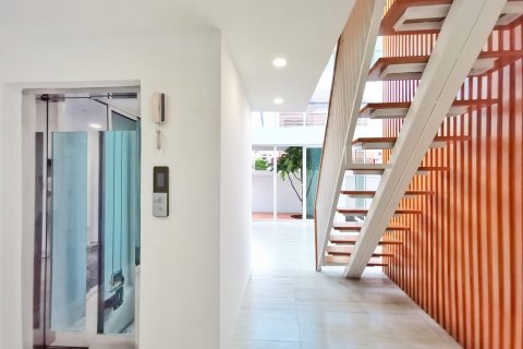 Дом в Бангкоке, Таиланд с 5 спальнями  № 143332 - фото 5