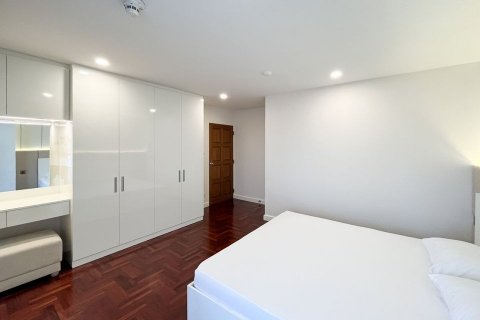 Condo in Bangkok, Thailand, 3 bedrooms  № 143329 - photo 8