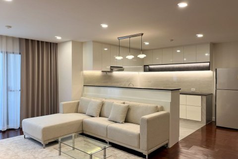 Condo in Bangkok, Thailand, 3 bedrooms  № 143329 - photo 4