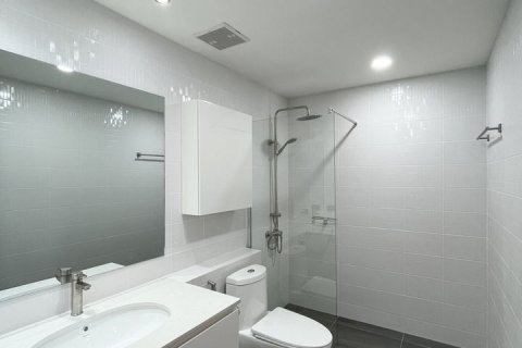 Condo in Bangkok, Thailand, 3 bedrooms  № 143329 - photo 14