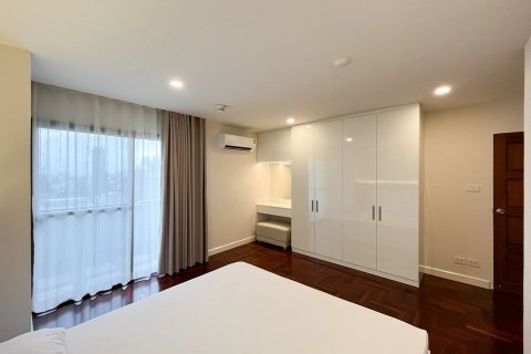 Condo in Bangkok, Thailand, 3 bedrooms  № 143329 - photo 9
