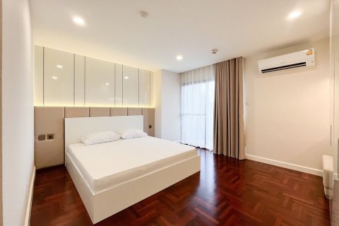 Condo in Bangkok, Thailand, 3 bedrooms  № 143329 - photo 6