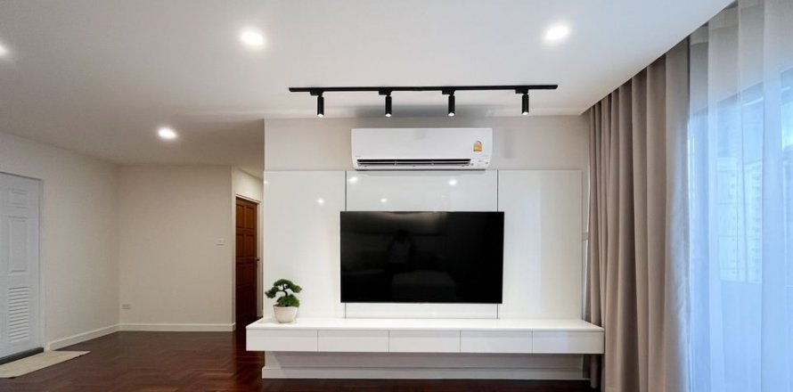 Condo in Bangkok, Thailand, 3 bedrooms  № 143329