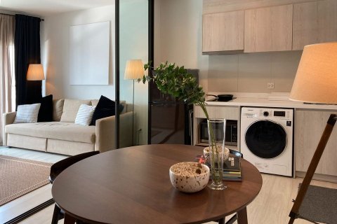 Condo in Phra Khanong, Bangkok, Thailand, 1 bedroom  № 143330 - photo 1