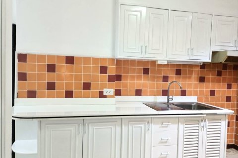 Condo in Watthana, Bangkok, Thailand, 3 bedrooms  № 153617 - photo 17