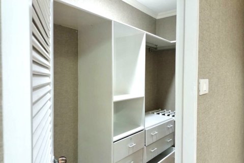 Condo in Watthana, Bangkok, Thailand, 3 bedrooms  № 153617 - photo 20