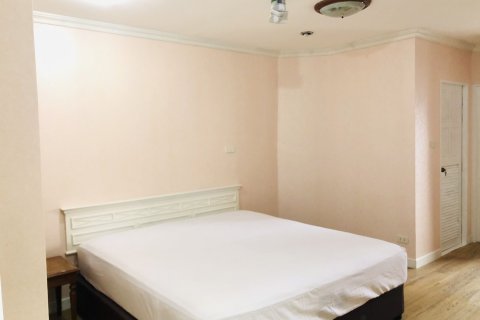 Condo in Watthana, Bangkok, Thailand, 3 bedrooms  № 153617 - photo 28