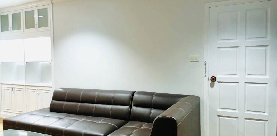 Condo in Watthana, Bangkok, Thailand, 3 bedrooms  № 153617