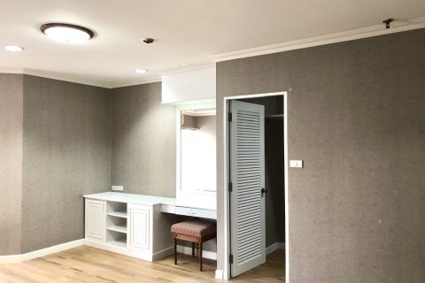 Condo in Watthana, Bangkok, Thailand, 3 bedrooms  № 153617 - photo 30