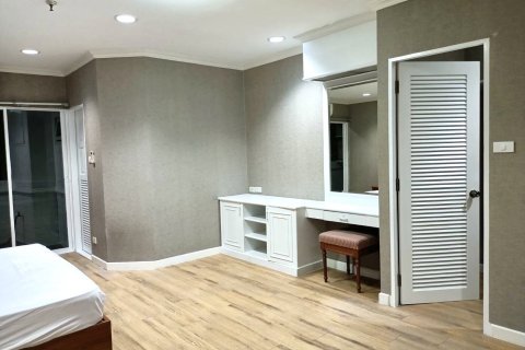 Condo in Watthana, Bangkok, Thailand, 3 bedrooms  № 153617 - photo 21