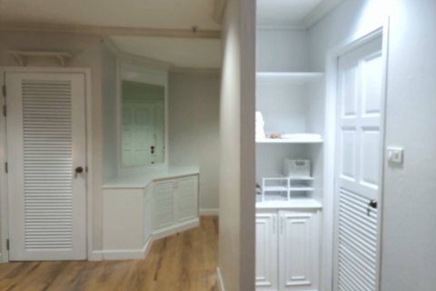 Condo in Watthana, Bangkok, Thailand, 3 bedrooms  № 153617 - photo 16