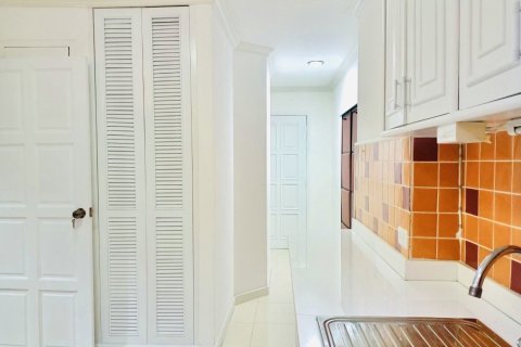 Condo in Watthana, Bangkok, Thailand, 3 bedrooms  № 153617 - photo 5