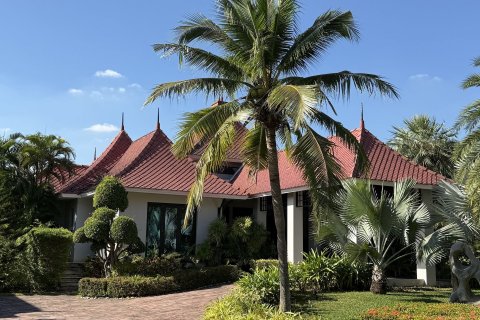 Villa in Hua Hin, Thailand 6 bedrooms № 164385 - photo 15
