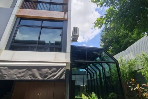 Townhouse in Bangkok, Thailand 3 bedrooms № 114746 - photo 1