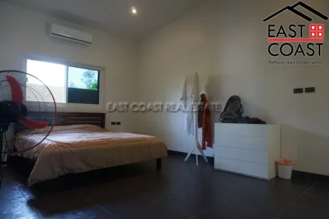 Casa de 4 dormitorios en Pattaya, Tailandia № 213423 - foto 21