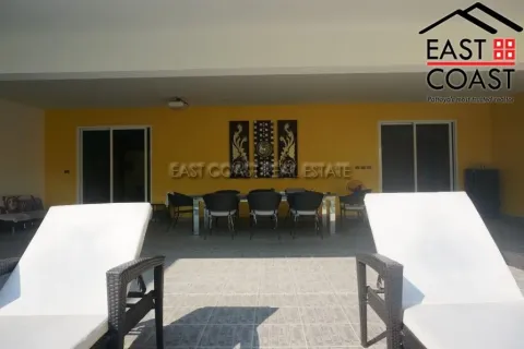 Casa de 4 dormitorios en Pattaya, Tailandia № 213423 - foto 6