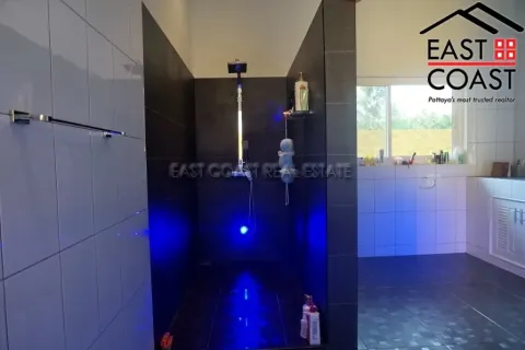 Casa de 4 dormitorios en Pattaya, Tailandia № 213423 - foto 19