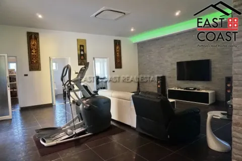 Casa de 4 dormitorios en Pattaya, Tailandia № 213423 - foto 17