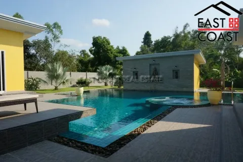 Casa de 4 dormitorios en Pattaya, Tailandia № 213423 - foto 8