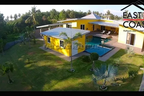 Casa de 4 dormitorios en Pattaya, Tailandia № 213423 - foto 5