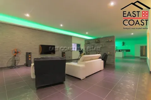Casa de 4 dormitorios en Pattaya, Tailandia № 213423 - foto 11