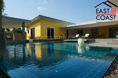 Casa de 4 dormitorios en Pattaya, Tailandia № 213423 - foto 2