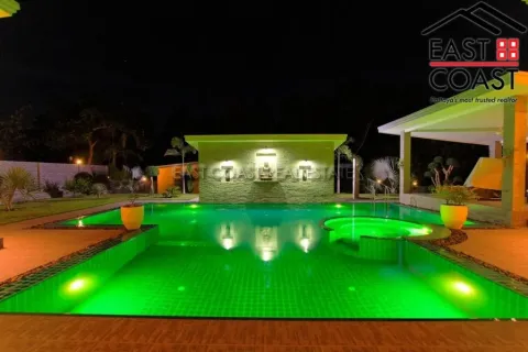 Casa de 4 dormitorios en Pattaya, Tailandia № 213423 - foto 4