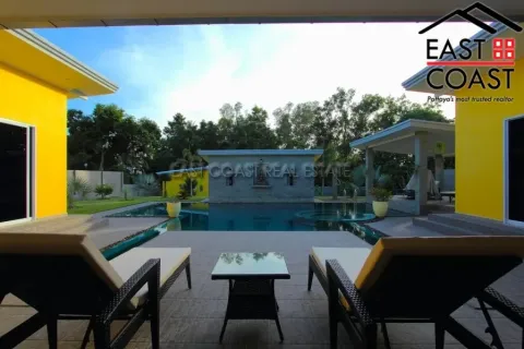 Casa de 4 dormitorios en Pattaya, Tailandia № 213423 - foto 3