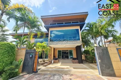 Casa de 4 dormitorios en Pattaya, Tailandia № 213417 - foto 2