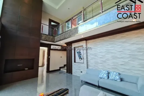 Casa de 4 dormitorios en Pattaya, Tailandia № 213417 - foto 12