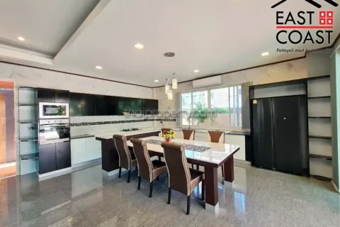 Casa de 4 dormitorios en Pattaya, Tailandia № 213417 - foto 6