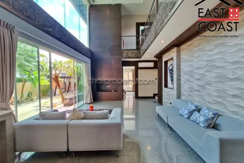 Casa de 4 dormitorios en Pattaya, Tailandia № 213417 - foto 11