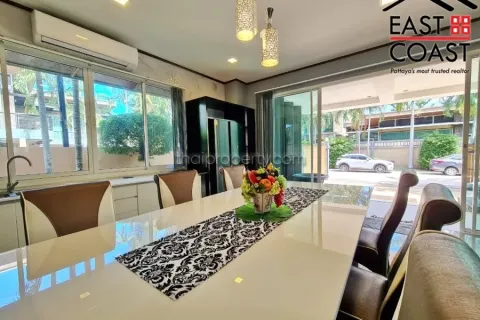 Casa de 4 dormitorios en Pattaya, Tailandia № 213417 - foto 10