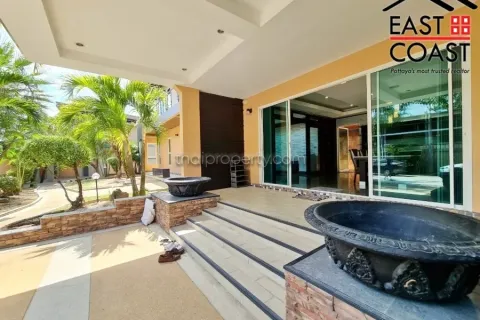 Casa de 4 dormitorios en Pattaya, Tailandia № 213417 - foto 5