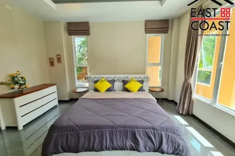 Casa de 4 dormitorios en Pattaya, Tailandia № 213417 - foto 17