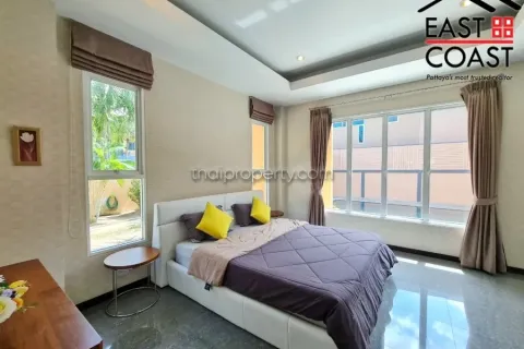 Casa de 4 dormitorios en Pattaya, Tailandia № 213417 - foto 15