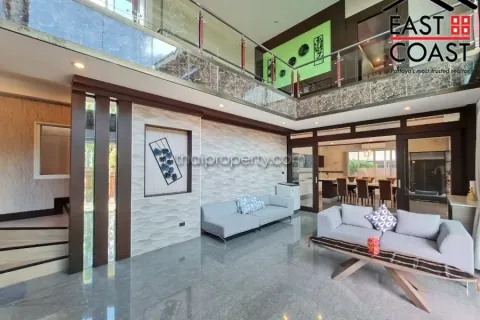 Casa de 4 dormitorios en Pattaya, Tailandia № 213417 - foto 14