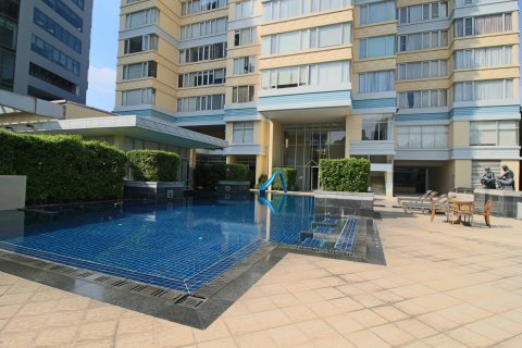Condo in Bangkok, Thailand, 2 bedrooms  № 180597 - photo 27