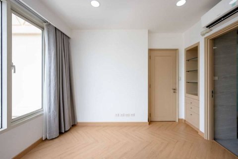 Condo in Bangkok, Thailand, 2 bedrooms  № 180597 - photo 25